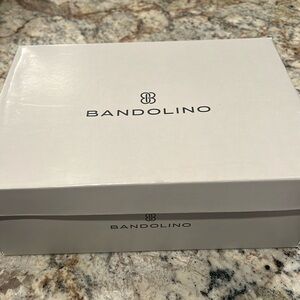 Bandolino name of show is Dabia3 8 1/2